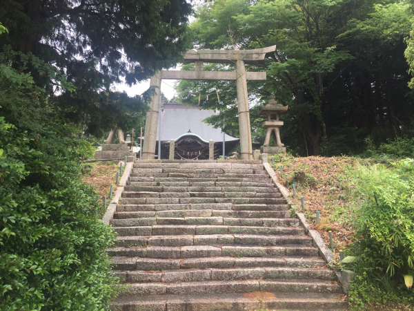 恒石八幡宮境内